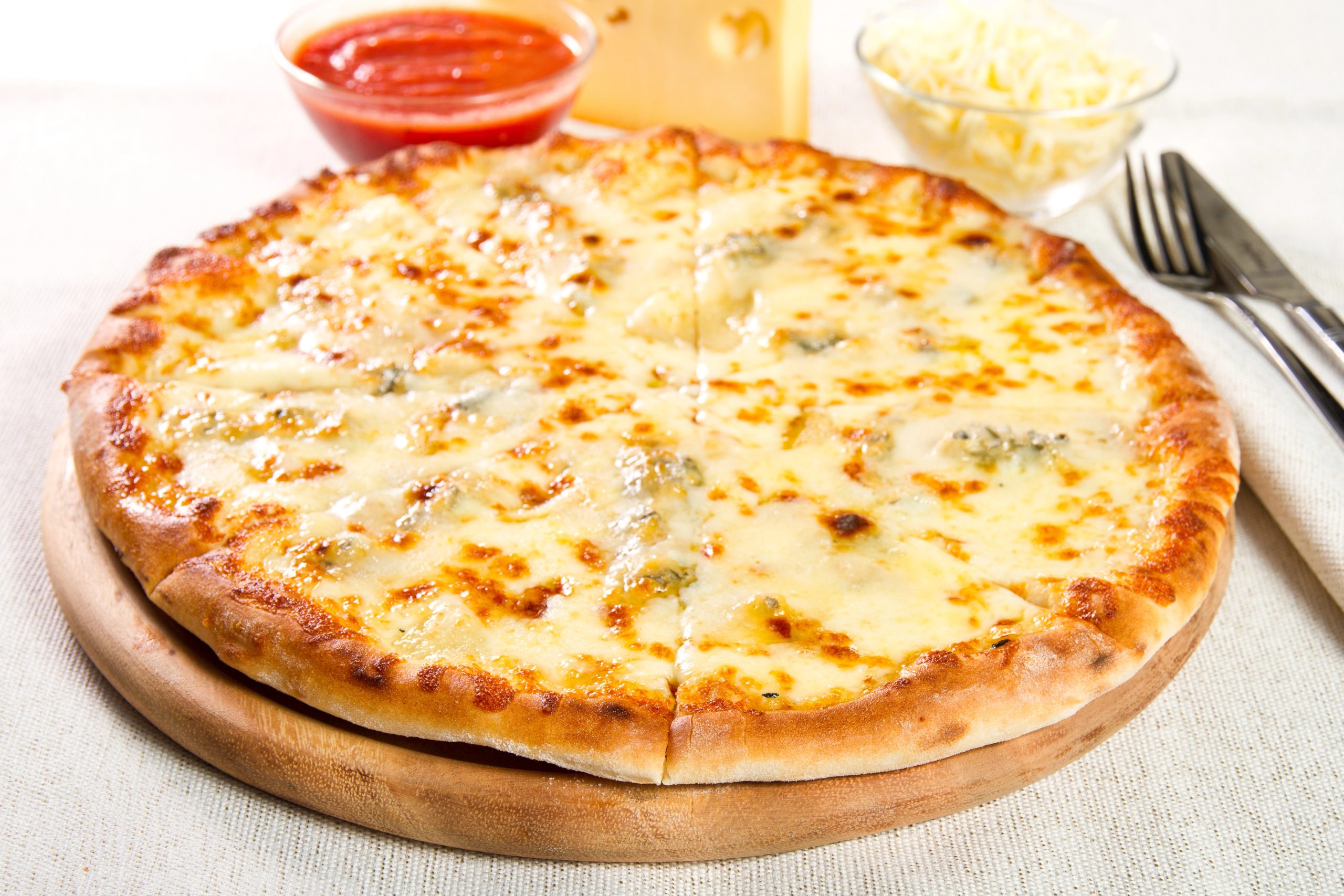 pizza sýrová